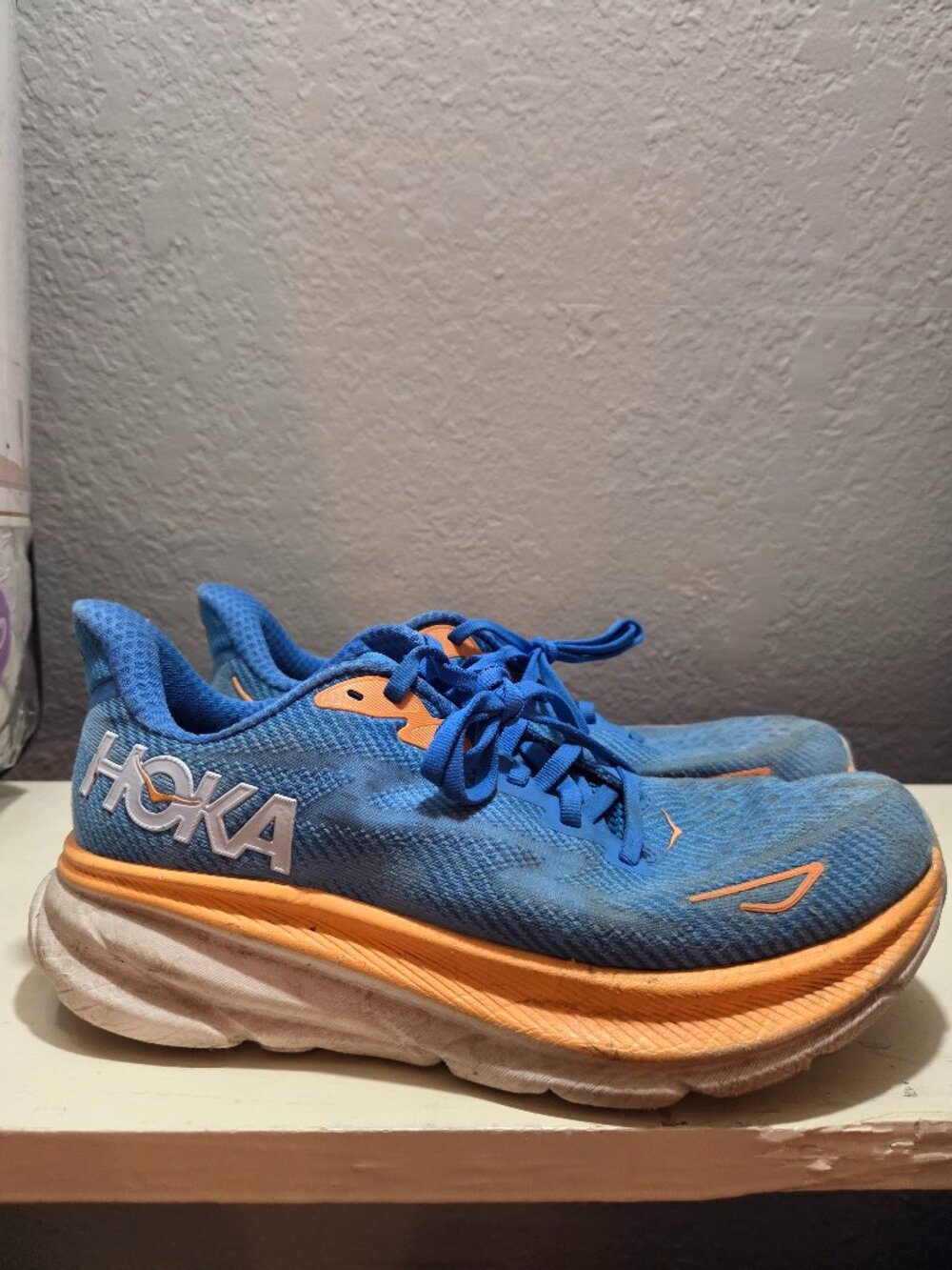 HOKA Clifton Mens running shoes size 7.5D